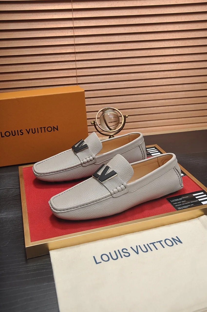 Men's men's shoes 💰420💶 [LV Doudou shoes] (water-dyed cowhide lining) new model is on the market, available on the official website. The new Doudou shoes are processed into single-color materials, and the uppers are made of imported horsehide leather. The body of the shoe is fully hemmed with mark thread, and is lined with imported original cowhide leather. The elegant shoe shape is super suitable for all-matching, and the size is 38-44.